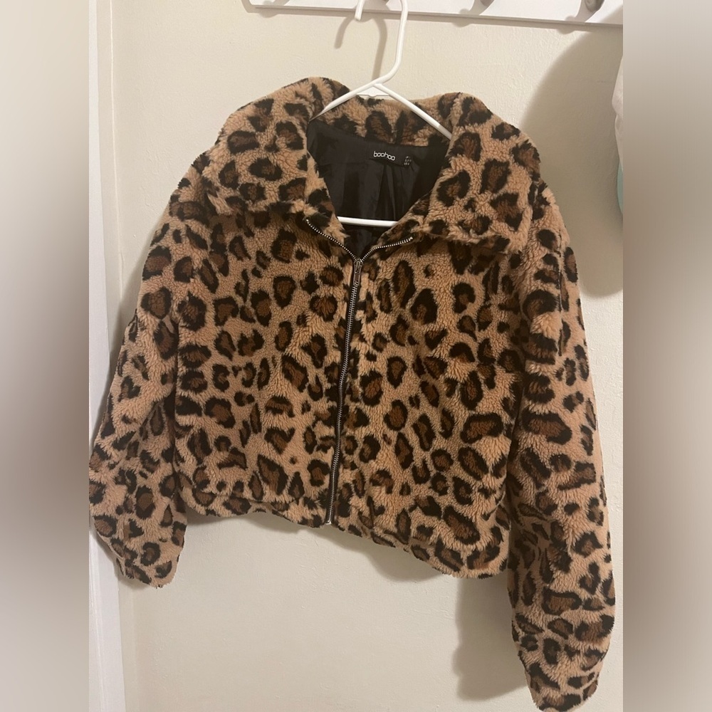 Boohoo women’s jacket size 8‎